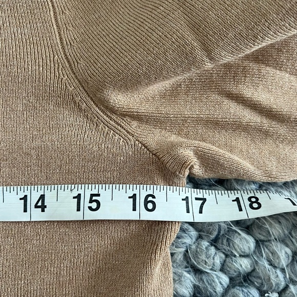 NWOT Chicos 1 (Medium) Darcy Turtle Neck Basic Sweater Texas Taupe Knit - Picture 7 of 8